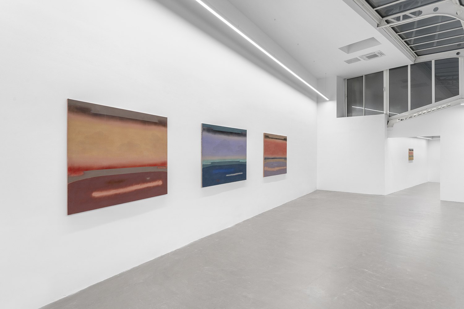 Vue d’installation de The Nature of Light, Bremond Capela, Paris, France, 2026